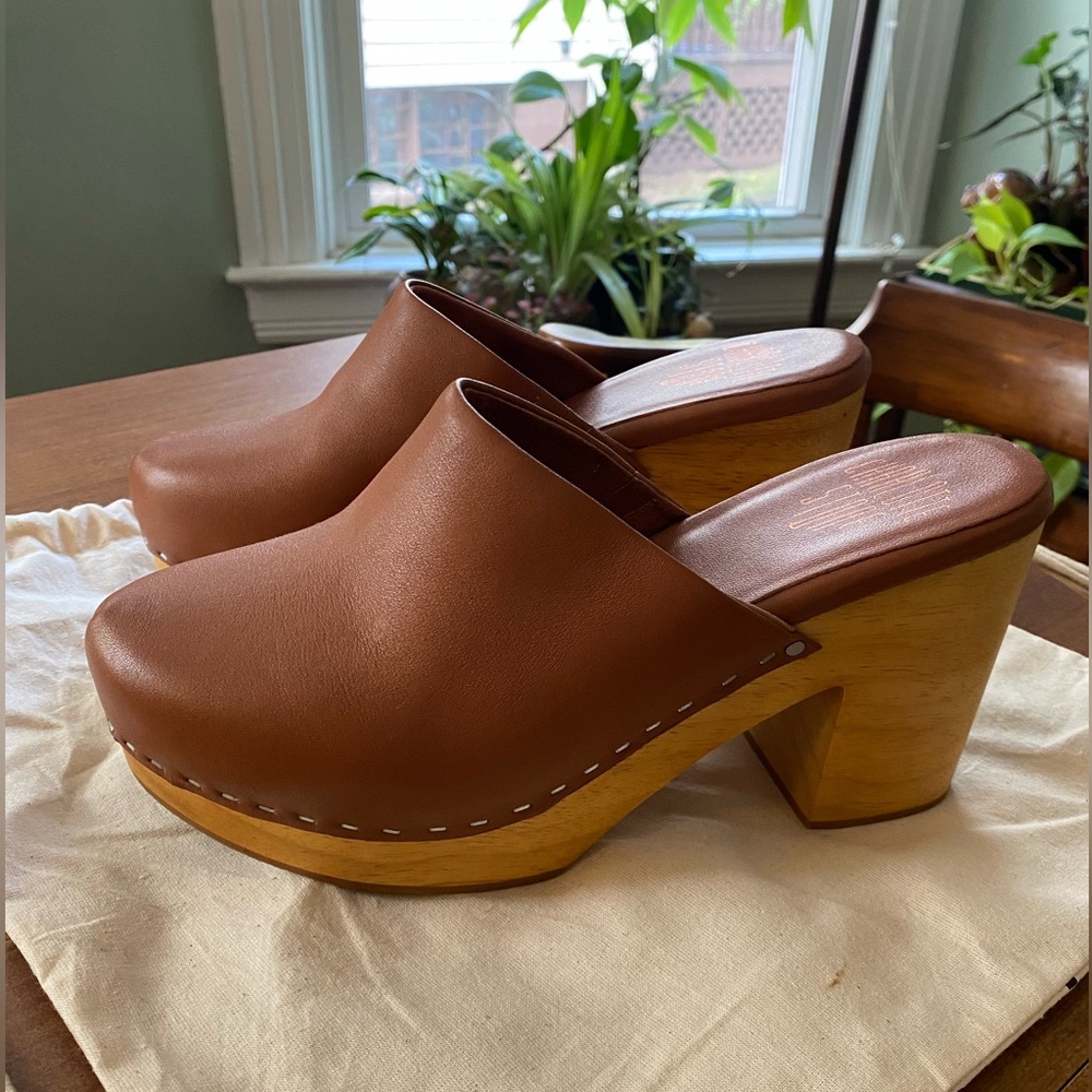 Charlotte Stone Marlo Clog